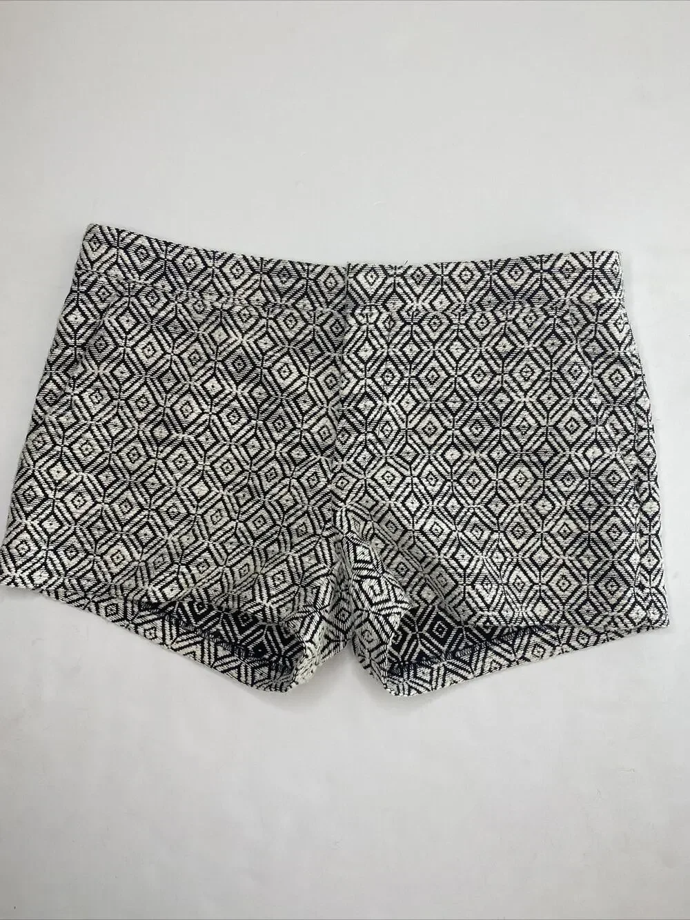 Banana Republic Women's size 4 The Avalon Shorts Mid Rise Stretch Black White